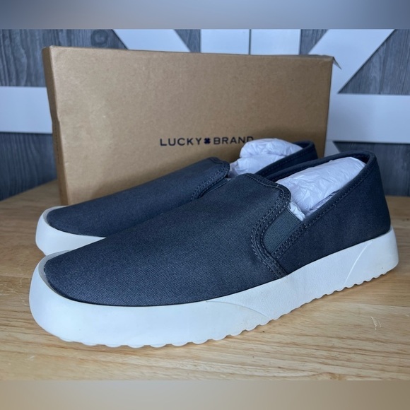 S06. NWT Lucky Brand Gimmony Slip On Sneaker Castle Rock Grey 10M - Picture 2 of 7